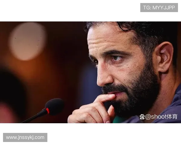 阿莫林上任曼联后接受四百余次采访展现自信与雄心